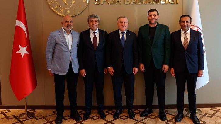 Kayserispor'dan Bakan Bak'a ziyaret