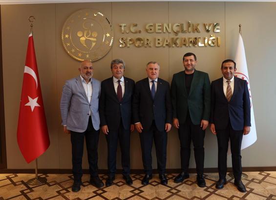Kayserispor'dan Bakan Bak'a ziyaret