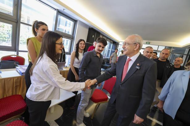 Kılıçdaroğlu, tercih dönemindeki üniversite adaylarıyla görüştü