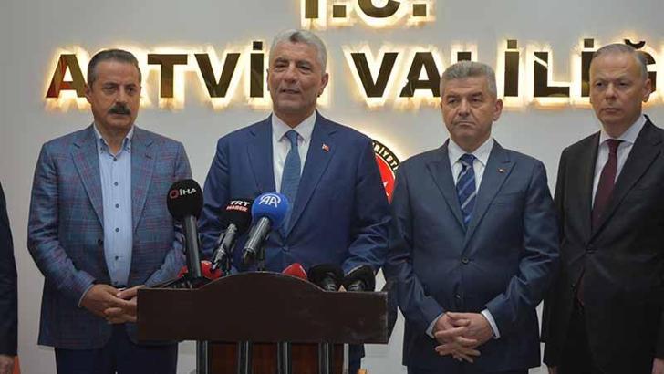 Bakan Bolat: Sarp Gümrük Kapısı'ndan geçişler her geçen gün artmakta