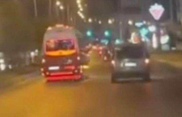 Trafikte minibüsle makas atan sürücüye 90 bin lira ceza
