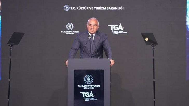 Bakan Ersoy: Turizm geliri ilk 6 ayda 25 milyar 746 milyon dolar oldu