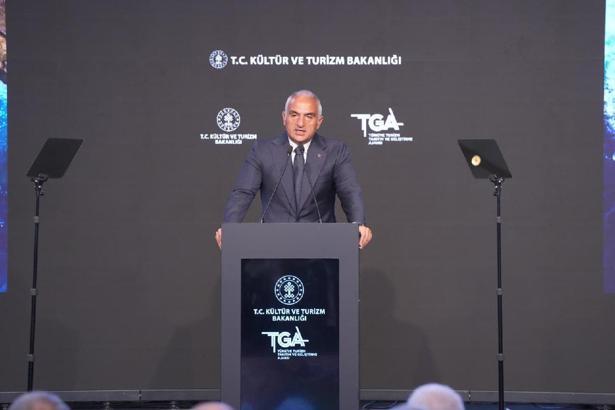 Bakan Ersoy: Turizm geliri ilk 6 ayda 25 milyar 746 milyon dolar oldu