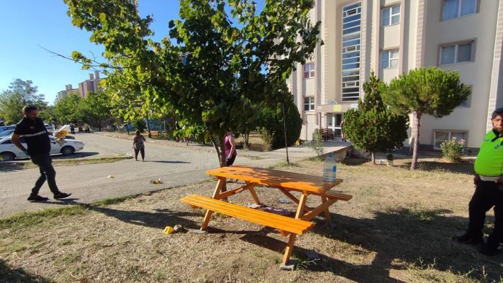 Edirne’de komşular arası silahlı kavga: 1’i ağır 3 yaralı