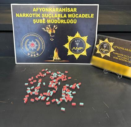 Uyuşturucu sattıkları iddiasıyla 4 şüpheli yakaladı