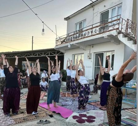 Çanakkale'de köylü kadınlar yoga yaptı