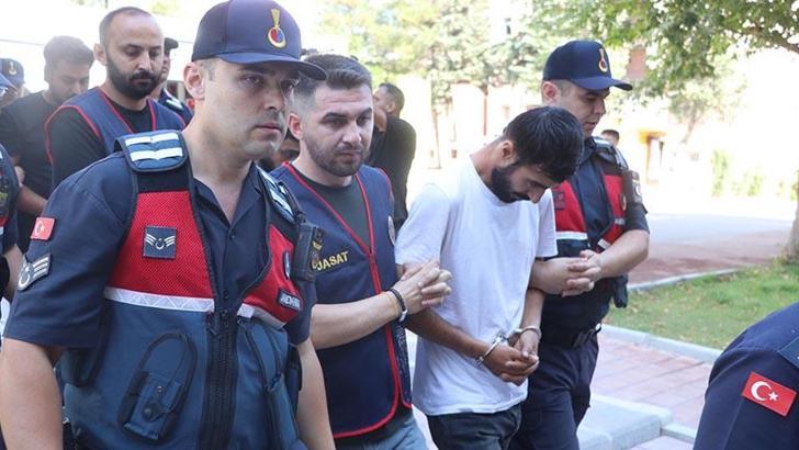 Dolandırıcılar 4 milyon liralık altını, 'Günlük dolgun ücretli iş' ilanıyla buldukları kuryeye aldırmış