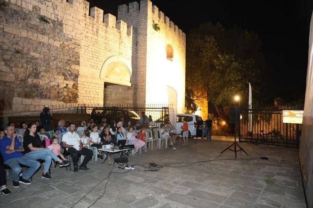 Osmangazi’de tarihi surların gölgesinde sinema keyfi