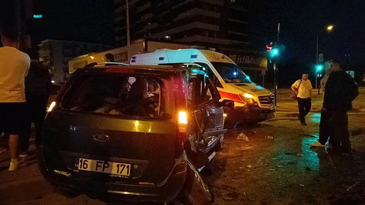 Bursa'da 2 otomobil çarpıştı: 7 yaralı