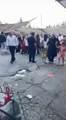 Beyoğlu’nda pazarda 'Ürünlere zarar verdin' tartışması: Kadın başından yaralandı esnaf tutuklandı