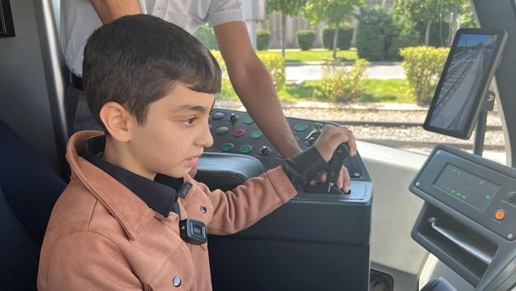 13 yaşındaki Miraç’ın, tramvay kokpitinde yolculuk hayali gerçekleştirildi