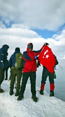 Ağrı Dağı zirvesinde Van Gölü için farkındalık mesajı