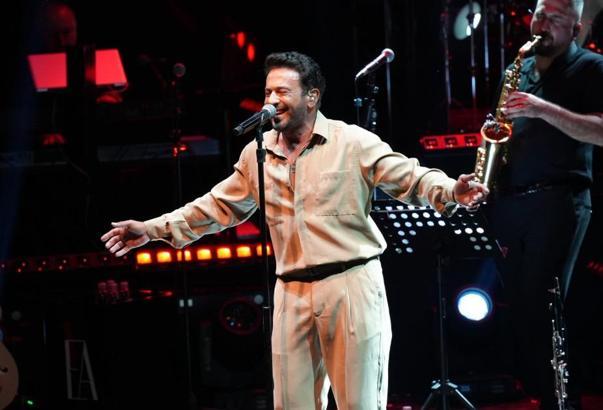Emre Altuğ, Uluslararası Bursa Festivali’nde sahne aldı