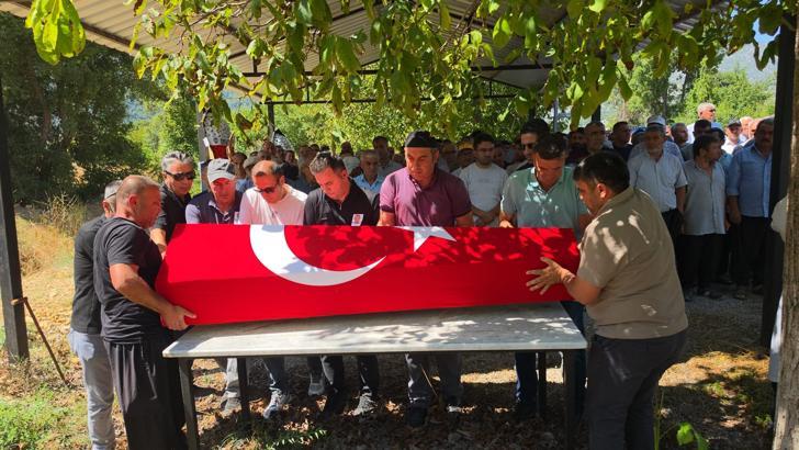 Hayatını kaybeden polis memuru toprağa verildi