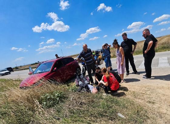 Otomobille çarpışan motosikletin sürücüsü yaralandı