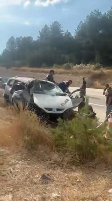 Takla atan otomobildeki çift öldü