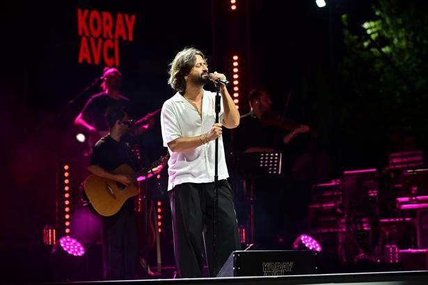 Bahçelievler Yaz Festivali’nde Koray Avcı sahne aldı