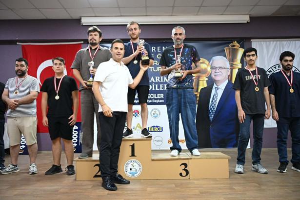 Başkan Akın, satranç turnuvası ödül törenine katıldı