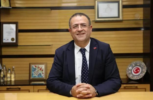 Derince Belediye Başkanı Gökçe, CHP’den istifa edip Yeni Parti’ye katıldı