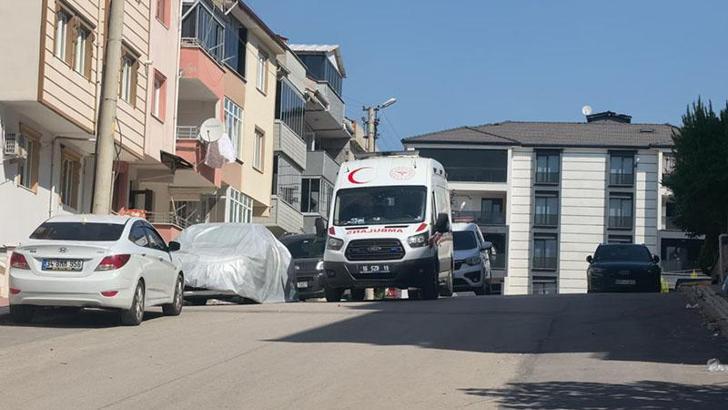 Evinin salonunda kanlar içinde ölü bulundu
