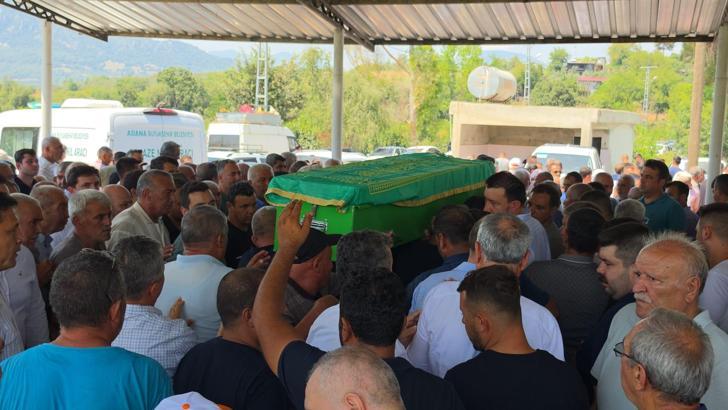 Devrilen traktörün altında kalarak ölen muhtar toprağa verildi