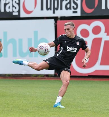 Beşiktaş’ta Trossard takımla ilk antrenmanına çıktı