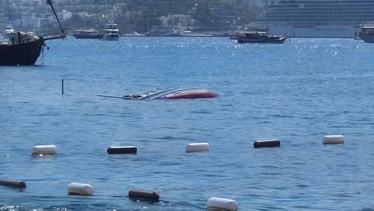 Bodrum'da su alan tekne battı