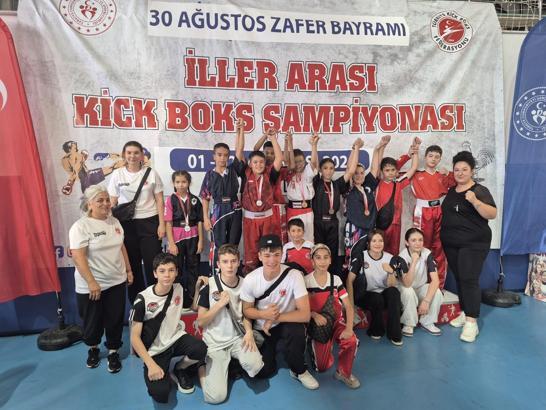 Burdurlu kick boksçulardan 13 madalya