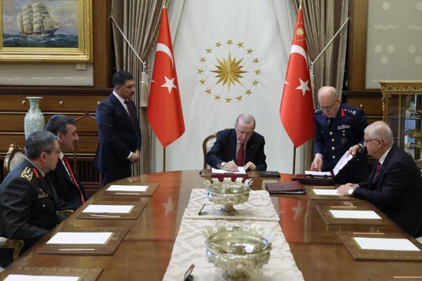 Cumhurbaşkanı Erdoğan, YAŞ kararlarını imzaladı