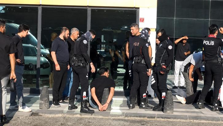 Şanlıurfa’da bıçaklı kavga; 3 yaralı, 4 gözaltı