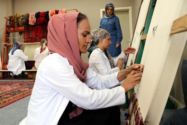 3 ilin halı ve kilimleri, 'İlmek İlmek Anadolu' projesi ile yaşatılıyor