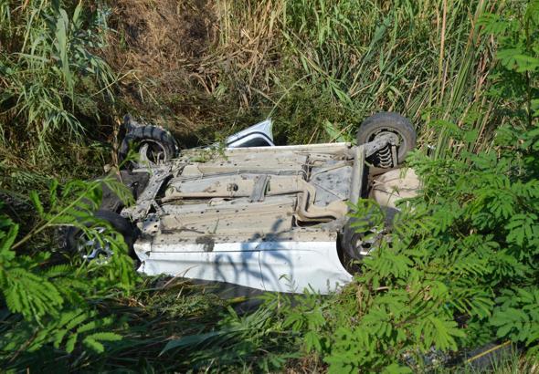 Otomobilin dereye uçtuğu kaza kamerada