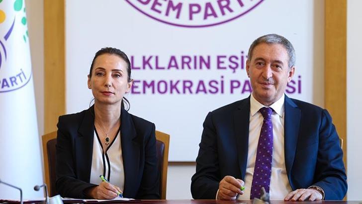 DEM Parti'li Bakırhan ve Hatimoğulları 'çerçeve yasa' teklifini imzaladı