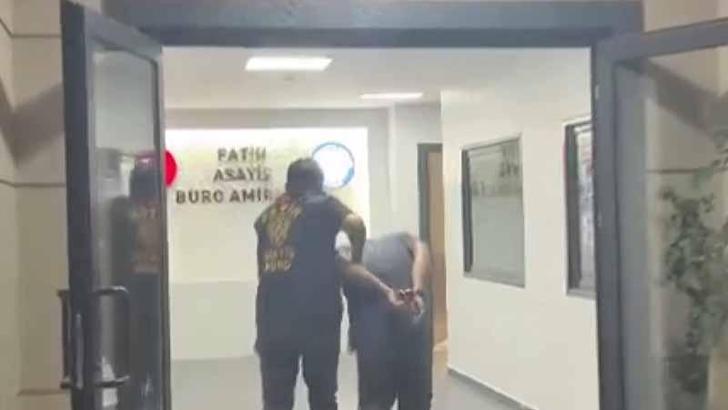 Fatih'te tarihi Haydarhane Camii'nin haziresindeki mezar taşlarına zarar veren şüpheli yakalandı