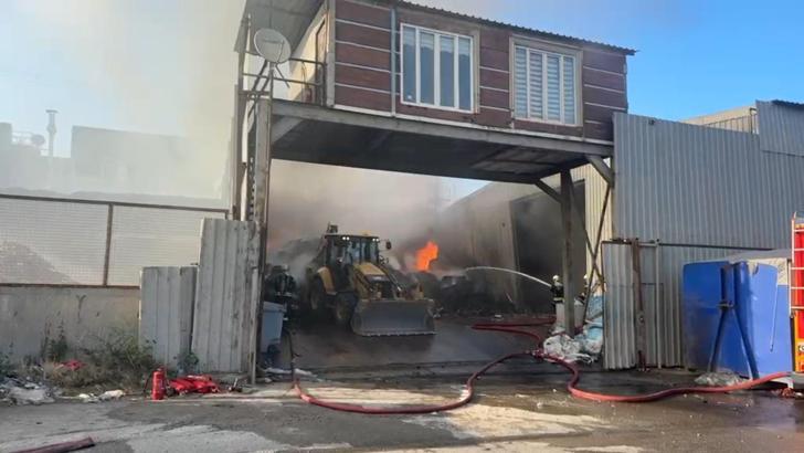 Kocaeli’de geri dönüşüm deposunda yangın