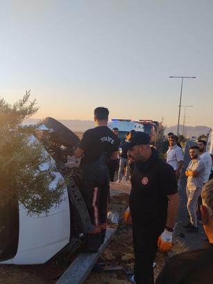 Mardin’de kontrolden çıkan hafif ticari araç takla attı: 2 yaralı