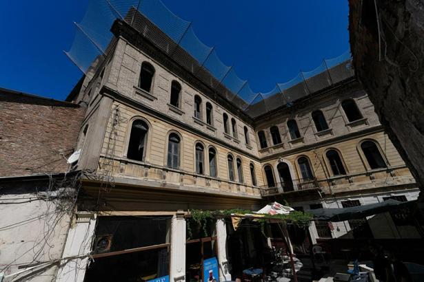 İzmir'in simge yapısı Cihan Palas yeniden hayat buluyor