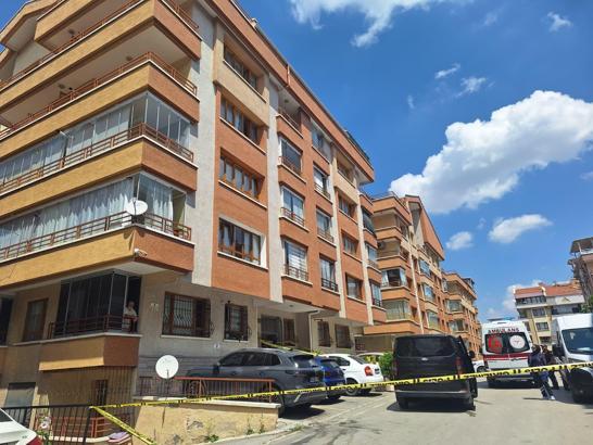 Oturduğu apartmanda, yöneticinin yardımcısını öldürdü