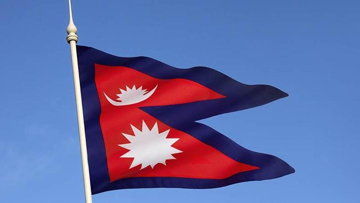 Nepal'de yolcu otobüsü üst geçide çarptı: 1 ölü, 19 yaralı
