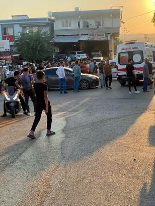 Otomobil ve hafif ticari araçla çarpışan motosikletin sürücüsü öldü; kaza anı kamerada