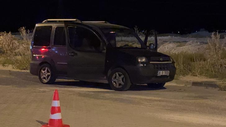 Park halindeki hafif ticari araçta ölü bulundu