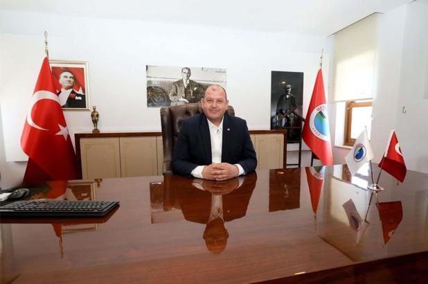 Menderes Belediye Başkanı Çiçek dahil 16 şüpheli adliyede