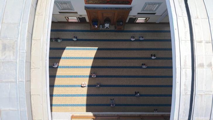 LED aydınlatmalı, kubbesi açılıp kapanan camiye ilgi