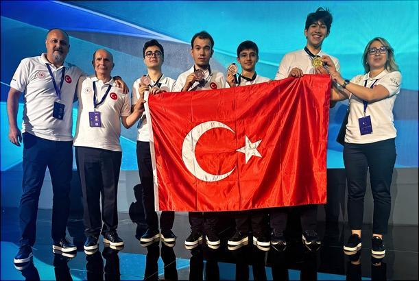 Bakan Bayraktar: Türkiye, INSO 2026'da 1 altın ve 3 bronz madalya kazanarak uluslararası arenaya güçlü bir giriş yaptı