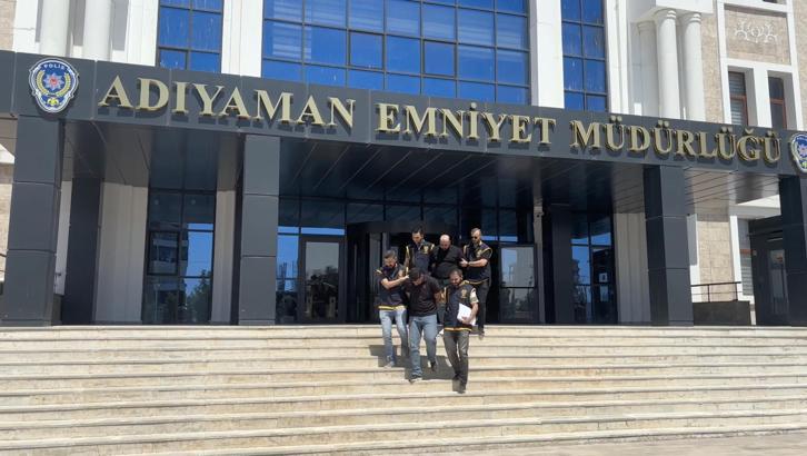 Minibüsü durdurup, şoförünü darbeden 2 şüpheli tutuklandı