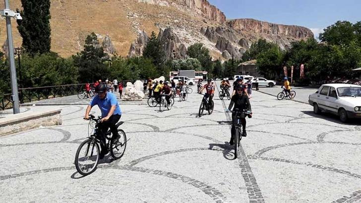 Kapadokya’nın giriş kapısı Soğanlı’da bağımlılıkla mücadele için pedal çevirdiler