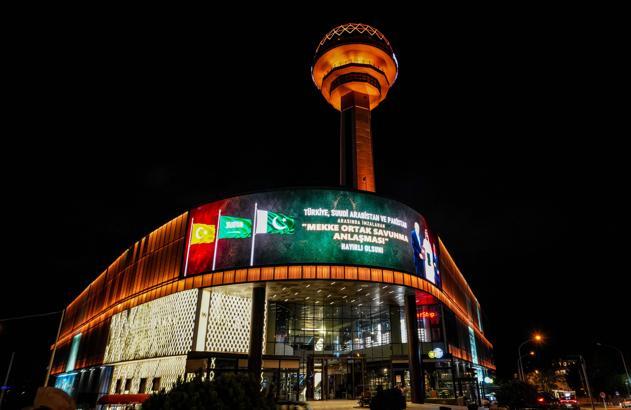 Cumhurbaşkanlığı İletişim Başkanlığı’ndan Mekke Anlaşması'na özel kampanya: Ankara ve İstanbul'un simgeleri aydınlatıldı