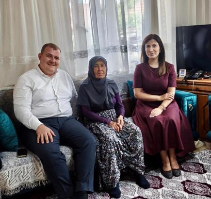 Kaymakam Yılmazer ve eşinden şehit ailelerine ziyaret