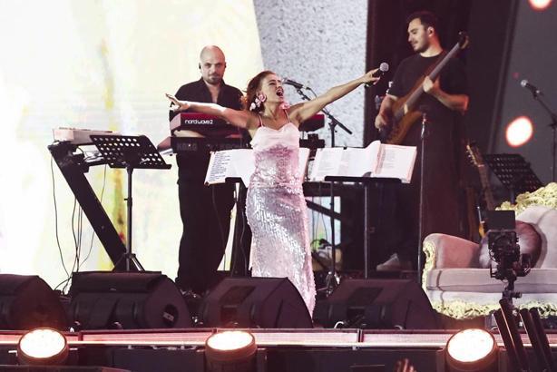 İstanbul Festivali’nde Semicenk ve Yıldız Tilbe sahne aldı