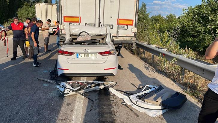 Tokat'ta TIR'a arkadan çarpan otomobil sürücüsü öldü